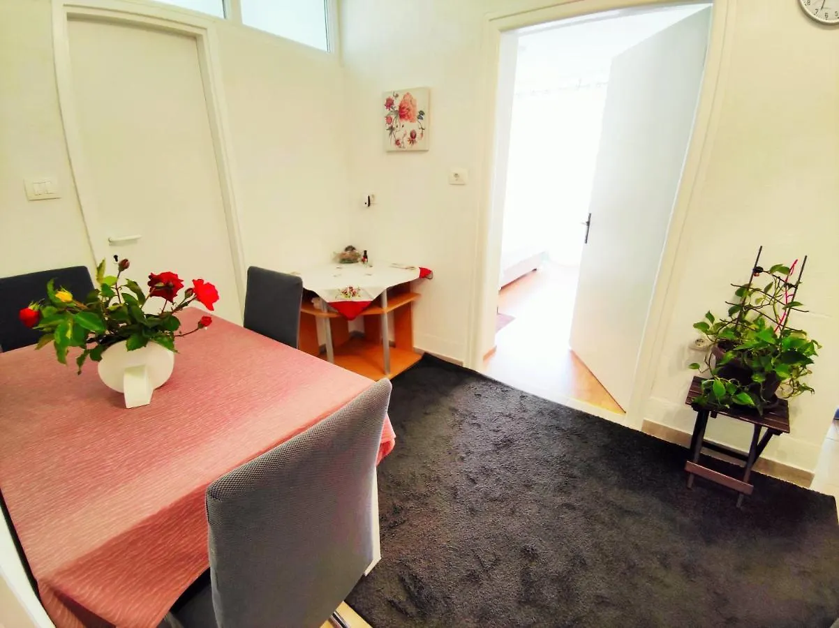 Apartment Leo Umag