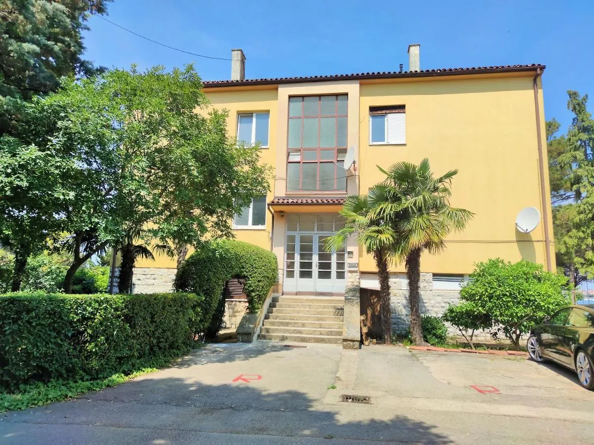 Apartment Leo Umag