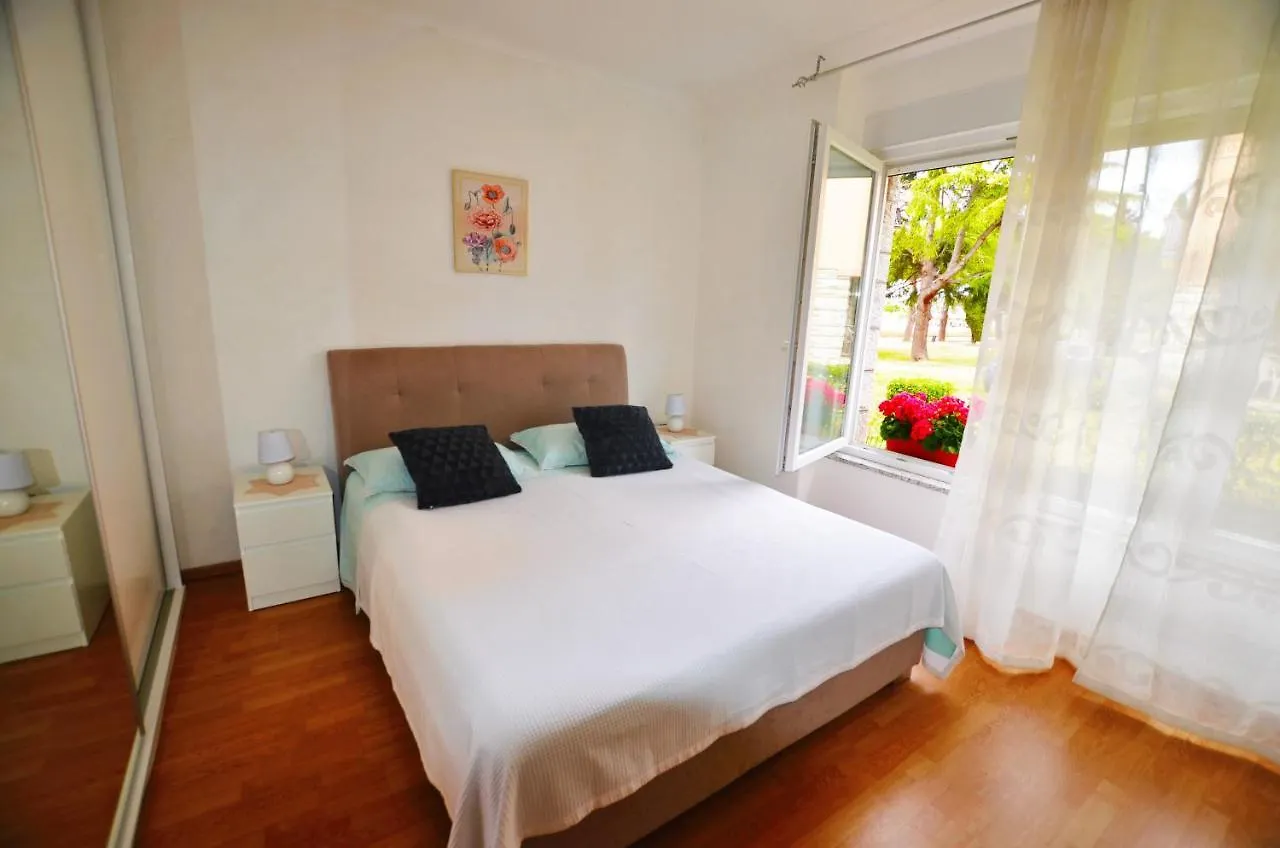 Apartment Leo Umag