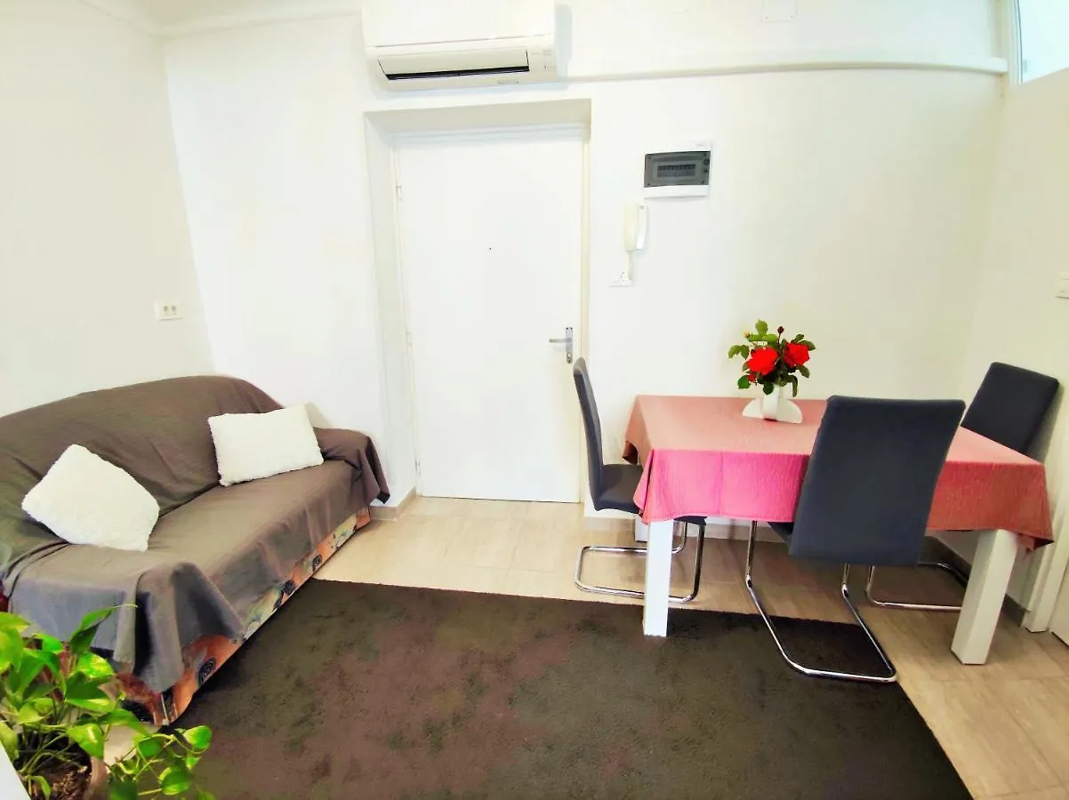 Apartment Leo Umag 0*,