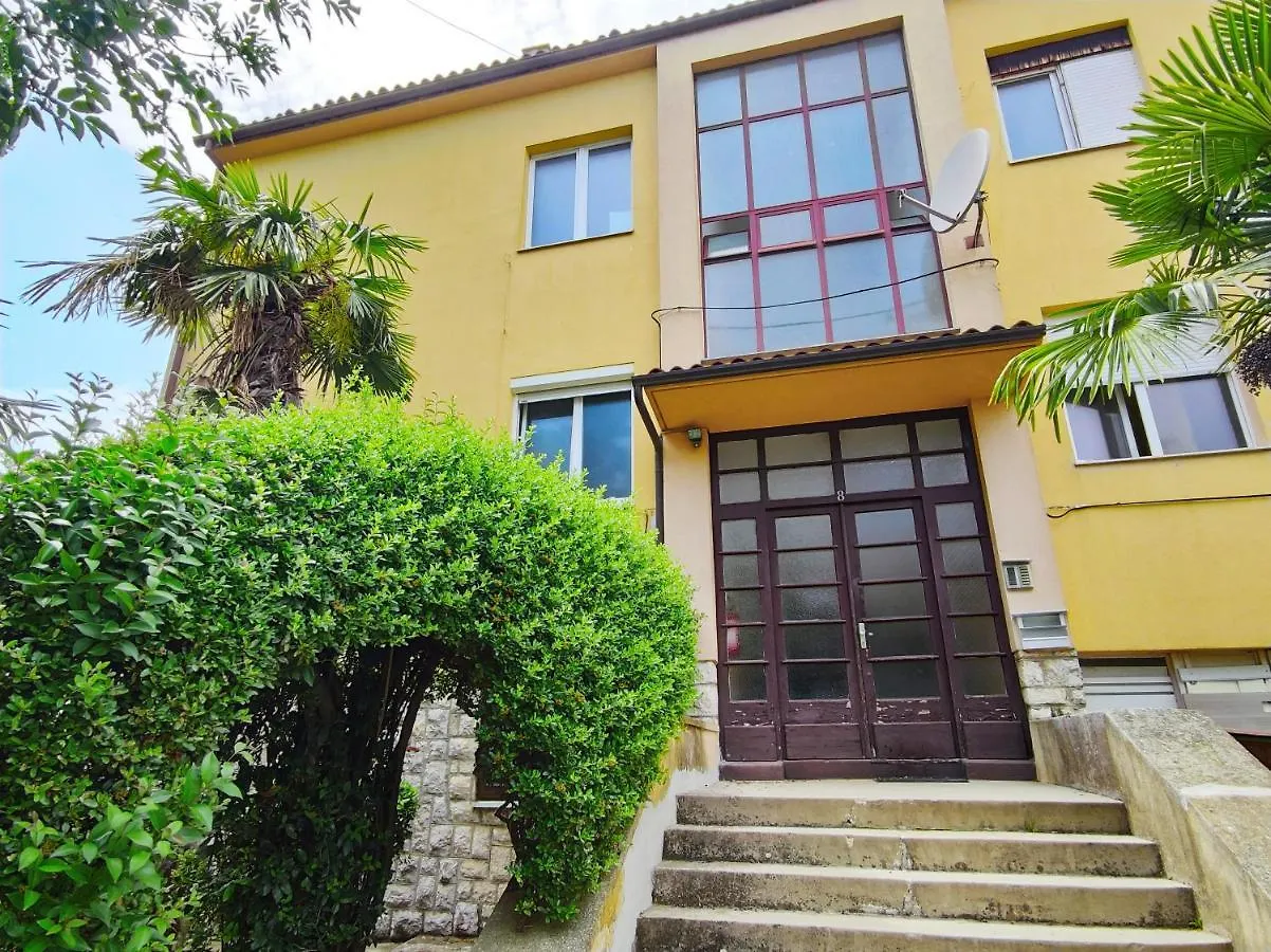 Apartment Leo Umag