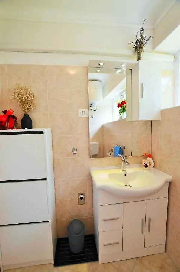 Apartment Leo Umag