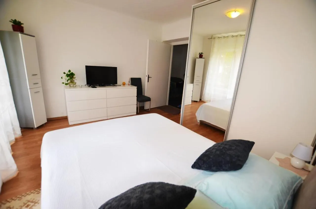 Apartment Leo Umag