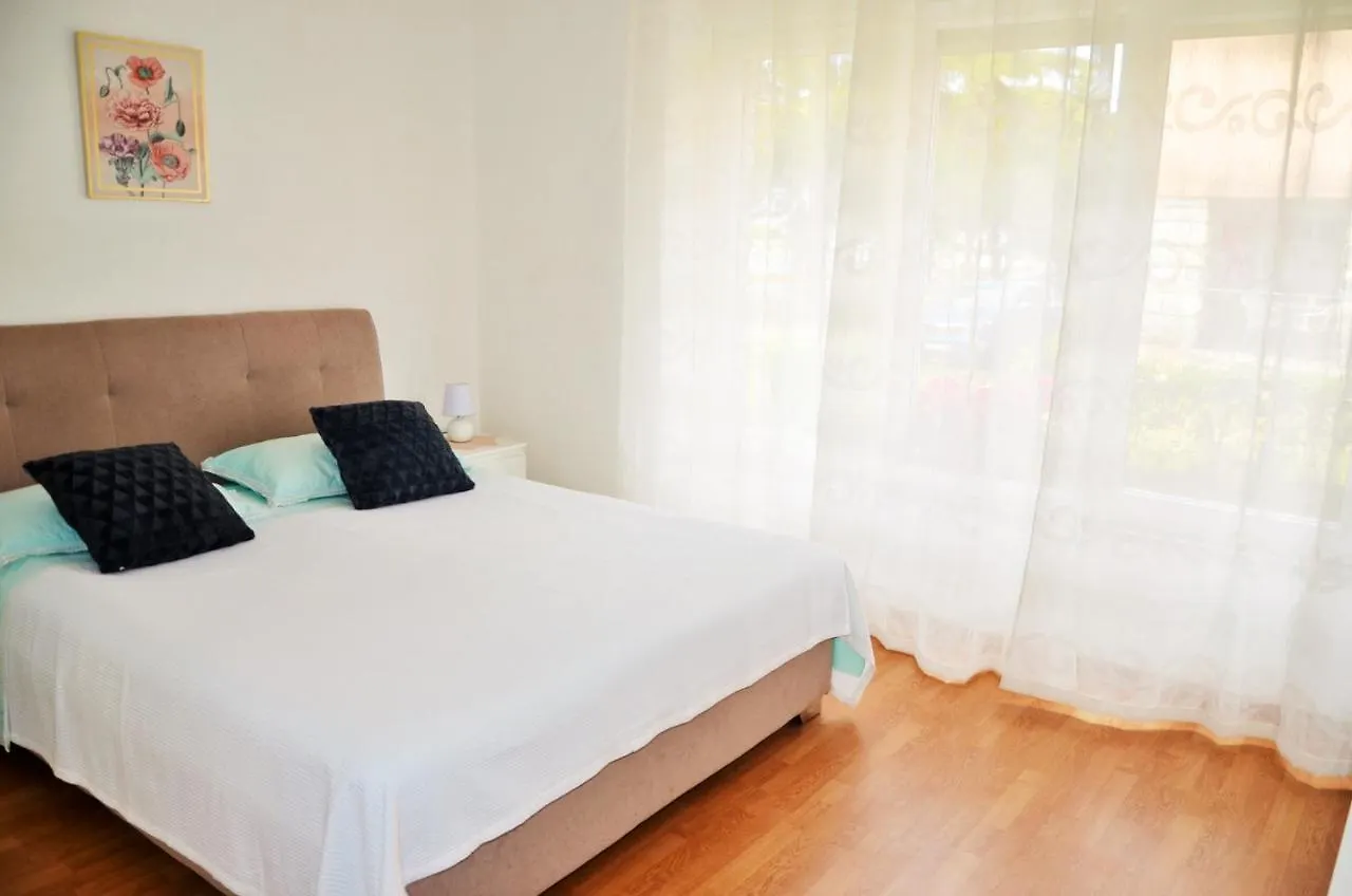 Apartment Leo Umag 0*,  Croatia